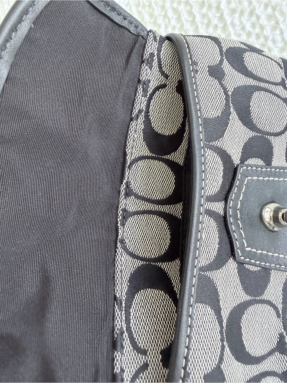 Y2K Coach Signature Canvas Turnlock Wristlet in Grey & Black - Picture 6 of 7